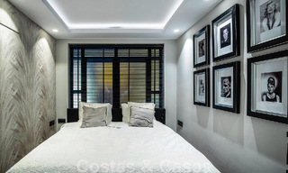 Apartamento de lujo de 4 dormitorios en venta en exclusivo complejo en segunda línea de playa en Puerto Banús, Marbella 52124 