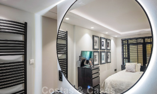 Apartamento de lujo de 4 dormitorios en venta en exclusivo complejo en segunda línea de playa en Puerto Banús, Marbella 52125 