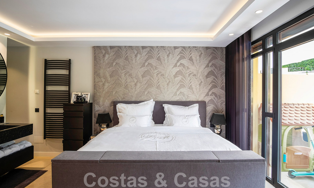 Apartamento de lujo de 4 dormitorios en venta en exclusivo complejo en segunda línea de playa en Puerto Banús, Marbella 52130