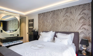 Apartamento de lujo de 4 dormitorios en venta en exclusivo complejo en segunda línea de playa en Puerto Banús, Marbella 52131 
