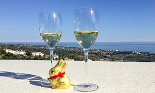 Moderno ático dúplex en venta con vistas panorámicas al mar, situado en un codiciado complejo en Los Monteros, Marbella 52241 