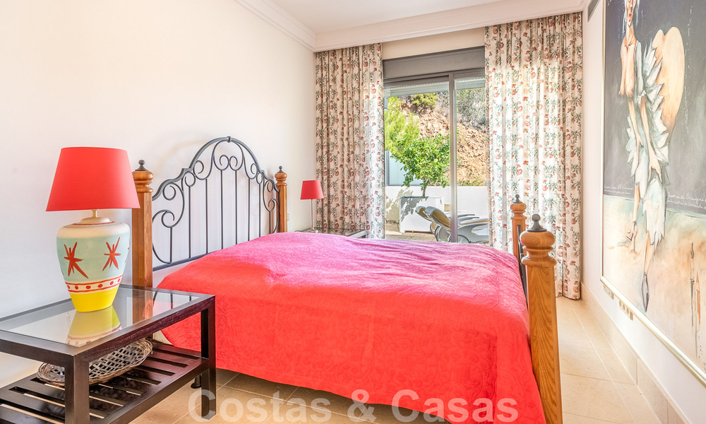 Moderno ático dúplex en venta con vistas panorámicas al mar, situado en un codiciado complejo en Los Monteros, Marbella 52249