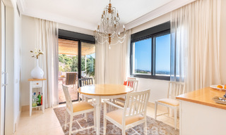 Moderno ático dúplex en venta con vistas panorámicas al mar, situado en un codiciado complejo en Los Monteros, Marbella 52256 