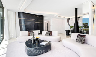 Villa de lujo de nueva construcción con diseño arquitectónico en venta, primera línea de playa en Los Monteros, Marbella 52286 