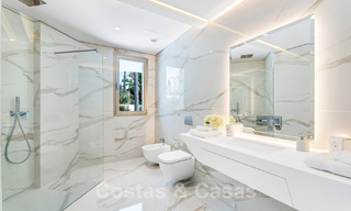 Villa de lujo de nueva construcción con diseño arquitectónico en venta, primera línea de playa en Los Monteros, Marbella 52290 