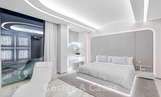 Villa de lujo de nueva construcción con diseño arquitectónico en venta, primera línea de playa en Los Monteros, Marbella 52297 