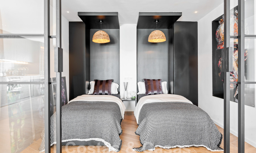 Moderno ático reformado en venta con vistas a la montaña y al mar en Nueva Andalucia, Marbella 53571