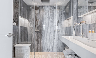 Moderno ático reformado en venta con vistas a la montaña y al mar en Nueva Andalucia, Marbella 53575 