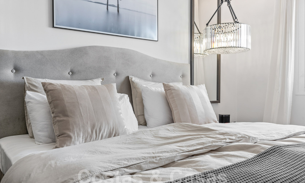 Moderno ático reformado en venta con vistas a la montaña y al mar en Nueva Andalucia, Marbella 53580