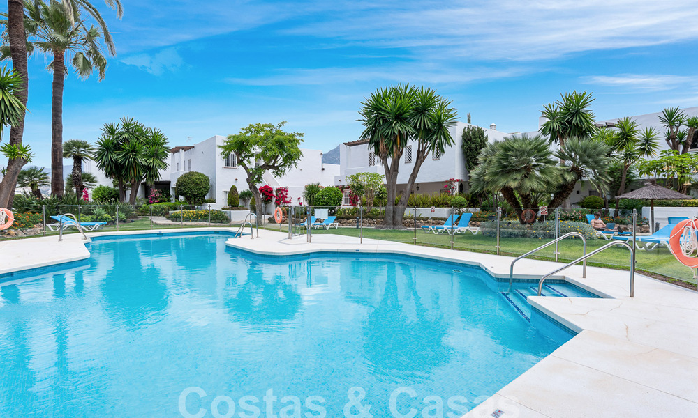 Moderno ático reformado en venta con vistas a la montaña y al mar en Nueva Andalucia, Marbella 53592