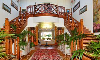 Villa en venta en primera linea de la playa, Marbella - Estepona 29605 