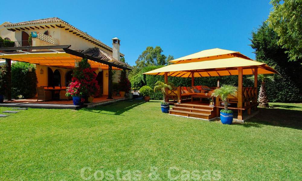Villa en venta en primera linea de la playa, Marbella - Estepona 29612