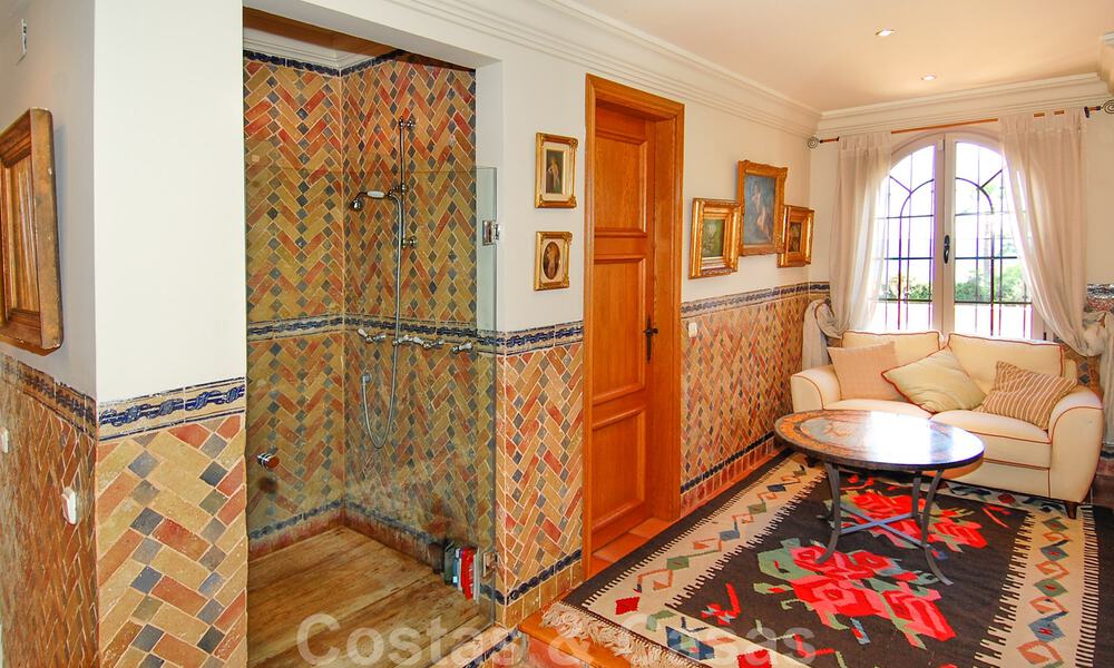 Villa en venta en primera linea de la playa, Marbella - Estepona 29616