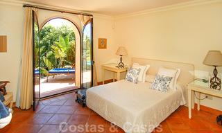 Villa en venta en primera linea de la playa, Marbella - Estepona 29617 