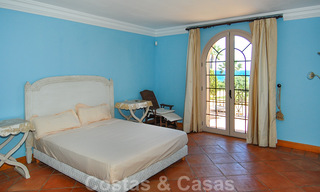 Villa en venta en primera linea de la playa, Marbella - Estepona 29618 