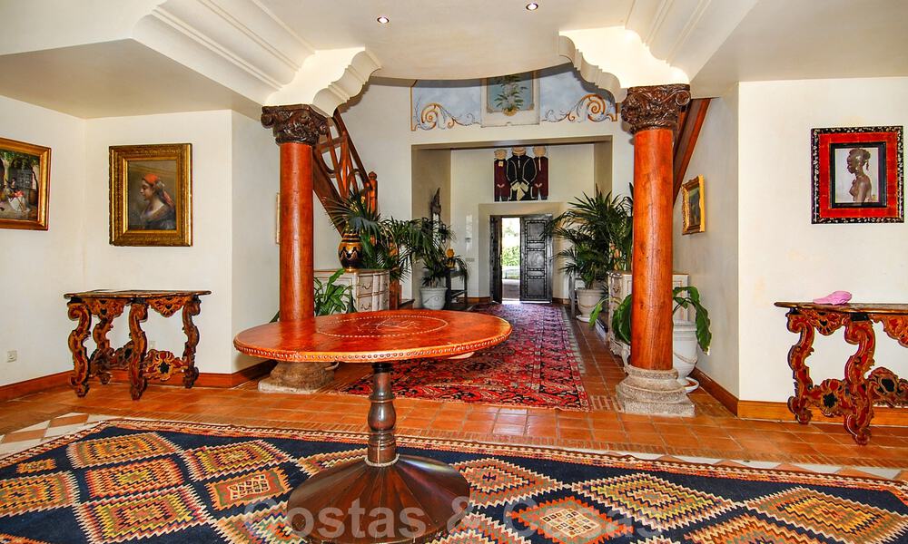 Villa en venta en primera linea de la playa, Marbella - Estepona 29619