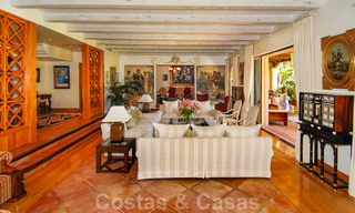 Villa en venta en primera linea de la playa, Marbella - Estepona 29620 