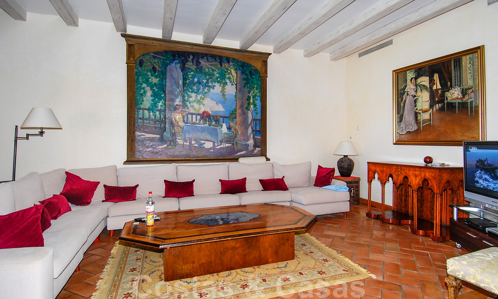 Villa en venta en primera linea de la playa, Marbella - Estepona 29621