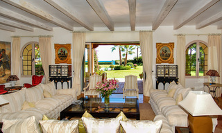 Villa en venta en primera linea de la playa, Marbella - Estepona 29625 