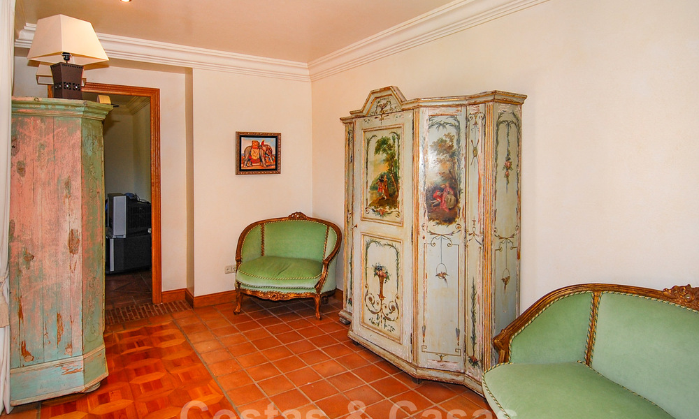 Villa en venta en primera linea de la playa, Marbella - Estepona 29634