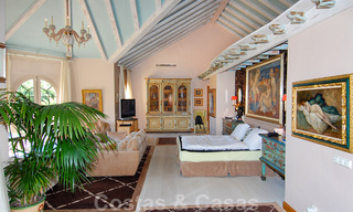 Villa en venta en primera linea de la playa, Marbella - Estepona 29635 