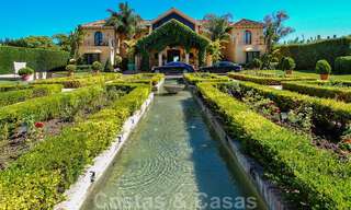 Villa en venta en primera linea de la playa, Marbella - Estepona 29641 