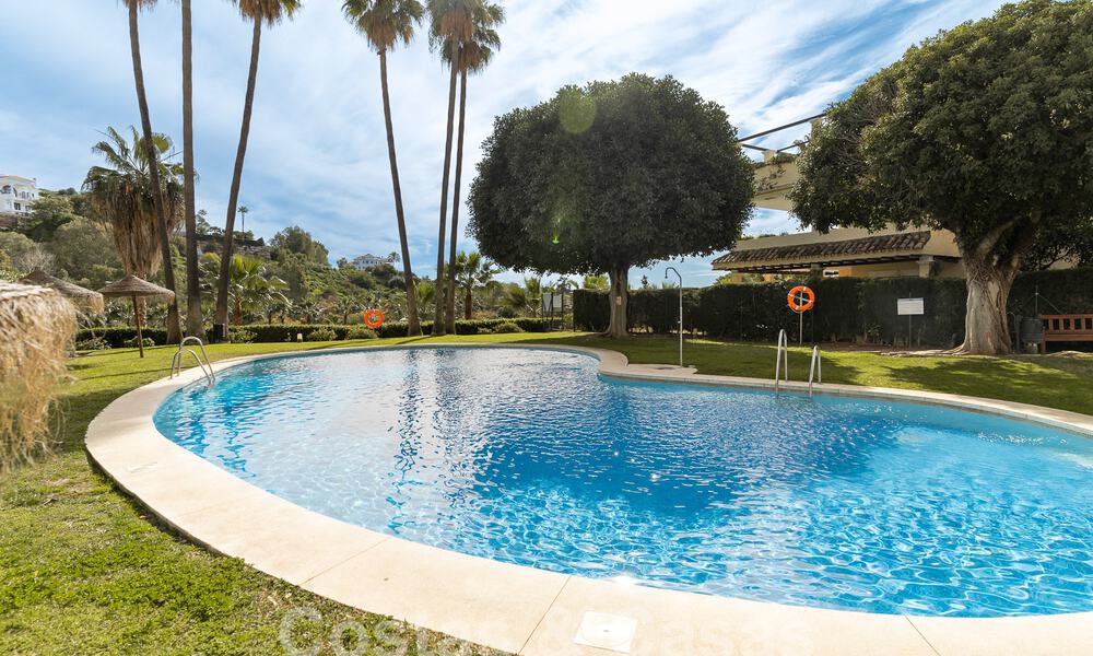 Apartamento reformado de calidad en venta con vistas a los campos de golf de La Quinta en Benahavis - Marbella 54348