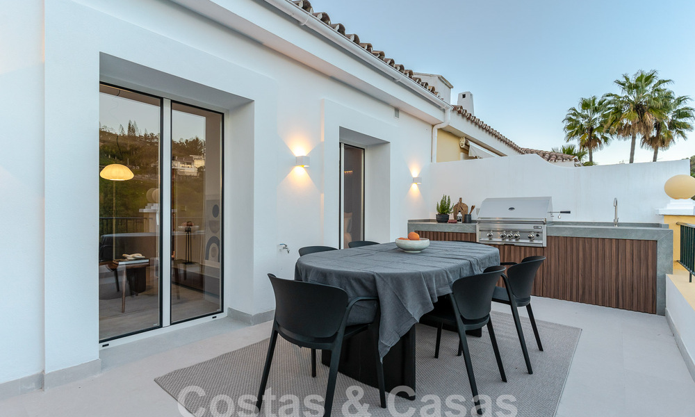 Apartamento reformado de calidad en venta con vistas a los campos de golf de La Quinta en Benahavis - Marbella 54353