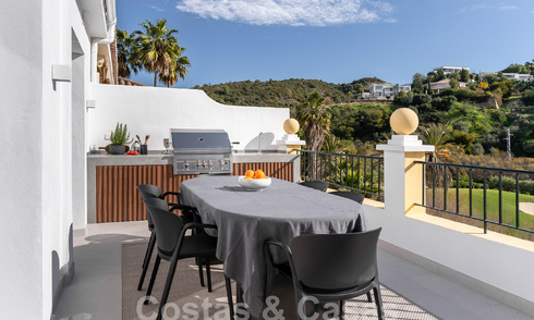 Apartamento reformado de calidad en venta con vistas a los campos de golf de La Quinta en Benahavis - Marbella 54367