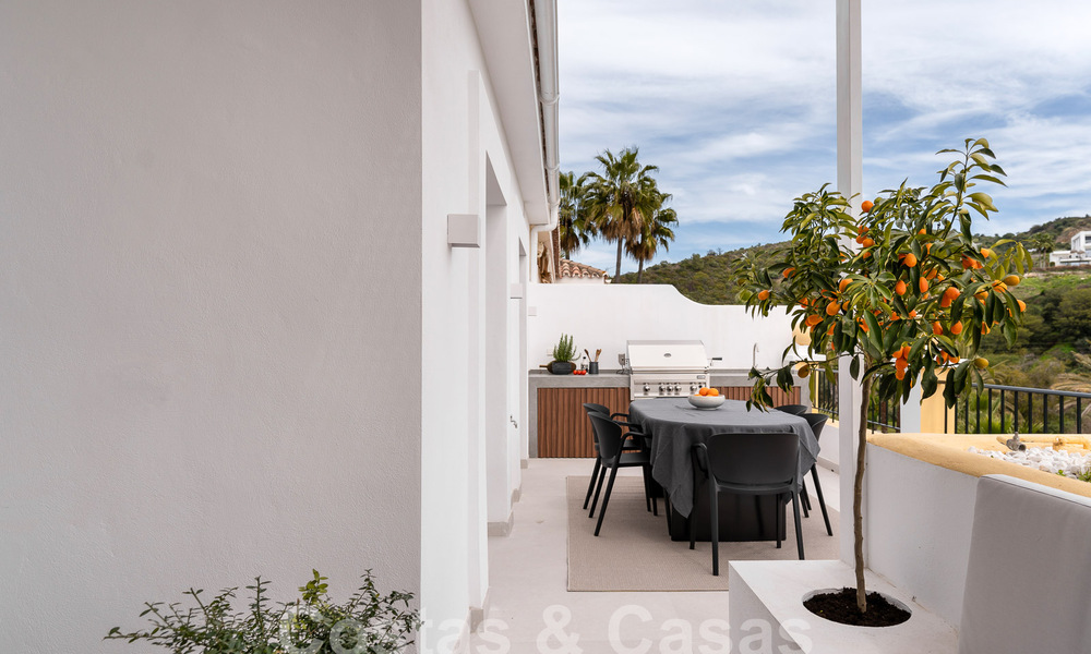 Apartamento reformado de calidad en venta con vistas a los campos de golf de La Quinta en Benahavis - Marbella 54368