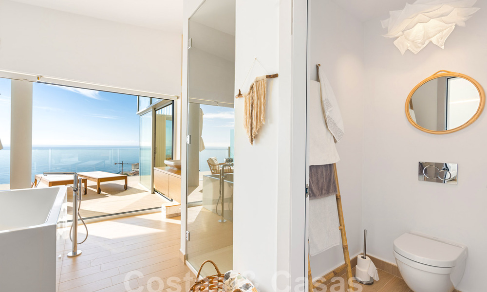 Excepcional ático en venta con vistas al mar y a poca distancia de la playa en Fuengirola - Benalmadena, Costa del Sol 54271