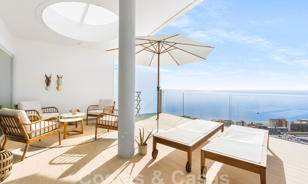Excepcional ático en venta con vistas al mar y a poca distancia de la playa en Fuengirola - Benalmadena, Costa del Sol 54275