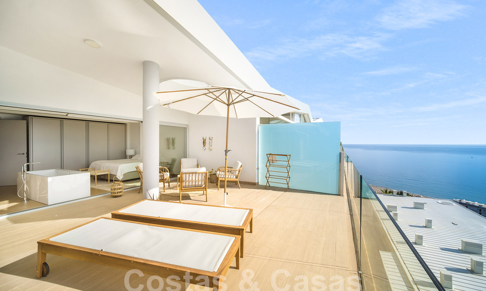 Excepcional ático en venta con vistas al mar y a poca distancia de la playa en Fuengirola - Benalmadena, Costa del Sol 54285