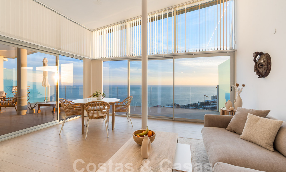 Excepcional ático en venta con vistas al mar y a poca distancia de la playa en Fuengirola - Benalmadena, Costa del Sol 54287