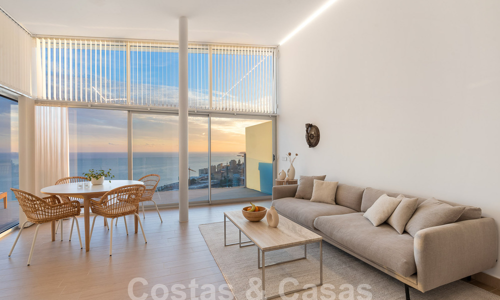 Excepcional ático en venta con vistas al mar y a poca distancia de la playa en Fuengirola - Benalmadena, Costa del Sol 54288