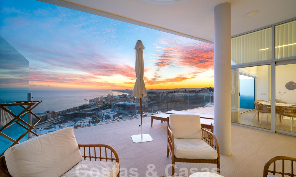 Excepcional ático en venta con vistas al mar y a poca distancia de la playa en Fuengirola - Benalmadena, Costa del Sol 54296