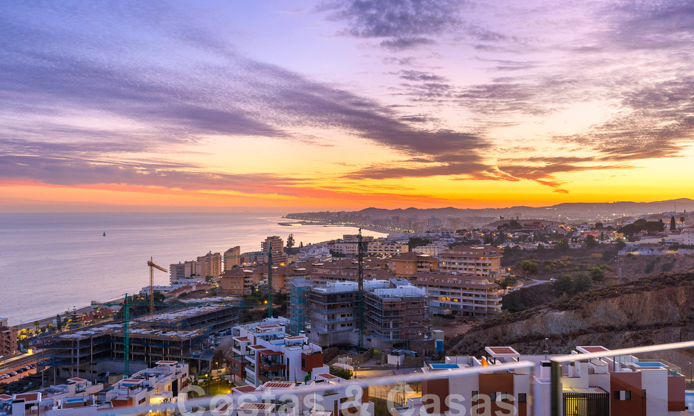 Excepcional ático en venta con vistas al mar y a poca distancia de la playa en Fuengirola - Benalmadena, Costa del Sol 54297
