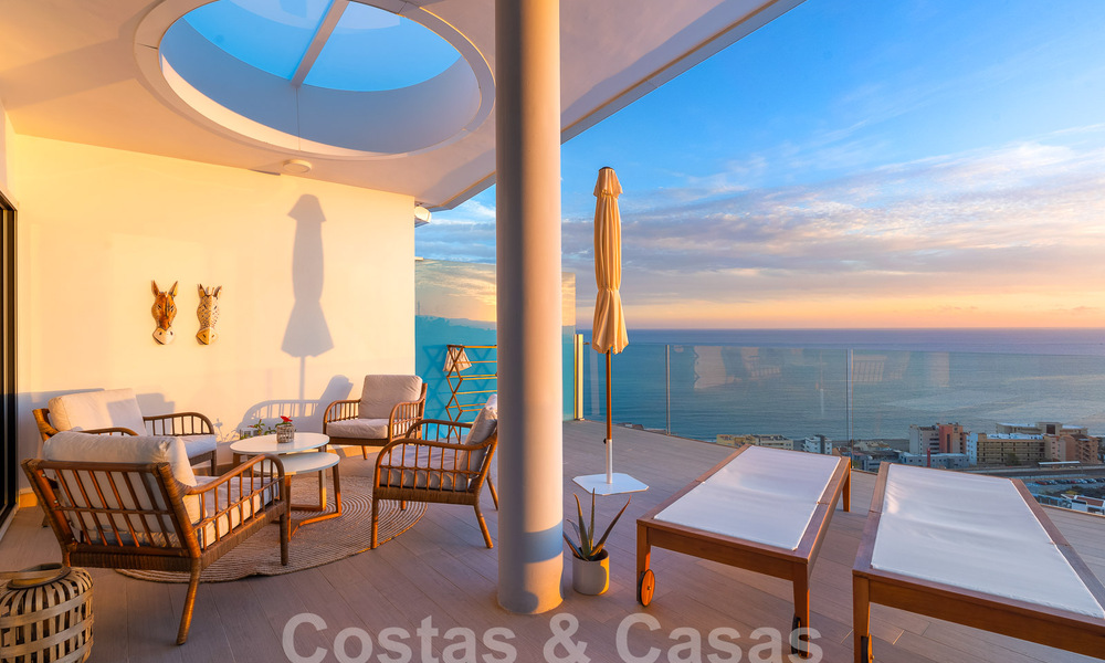 Excepcional ático en venta con vistas al mar y a poca distancia de la playa en Fuengirola - Benalmadena, Costa del Sol 54298