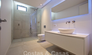 Villa modernista de lujo en venta con magnificas vistas al mar y al campo de golf en Benahavis - Marbella 54480 