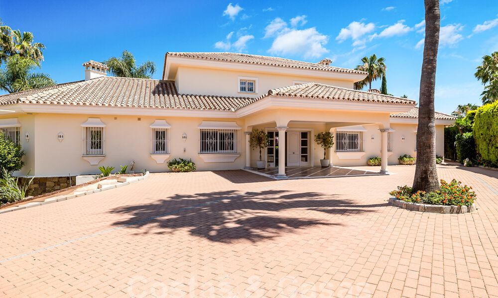 Villa mediterránea de lujo en venta con 6 dormitorios en un entorno privilegiado de golf en el valle de Nueva Andalucia, Marbella 53172