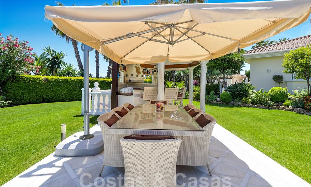 Villa mediterránea de lujo en venta con 6 dormitorios en un entorno privilegiado de golf en el valle de Nueva Andalucia, Marbella 53180