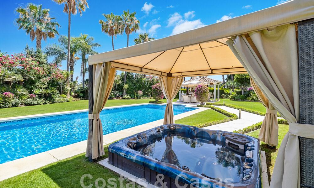 Villa mediterránea de lujo en venta con 6 dormitorios en un entorno privilegiado de golf en el valle de Nueva Andalucia, Marbella 53183