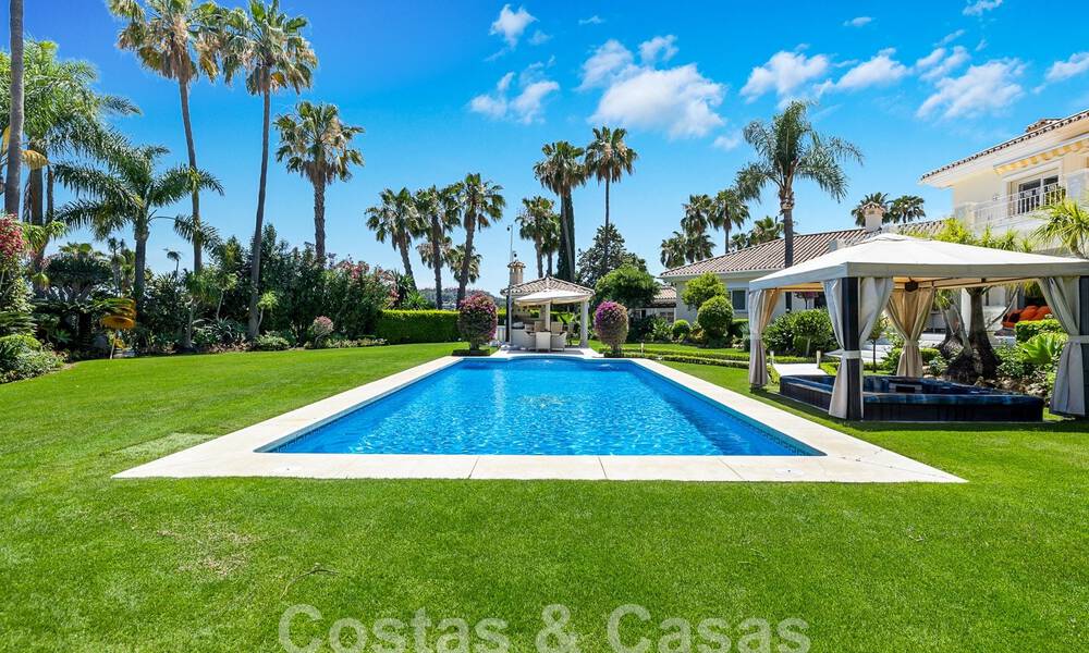 Villa mediterránea de lujo en venta con 6 dormitorios en un entorno privilegiado de golf en el valle de Nueva Andalucia, Marbella 53184