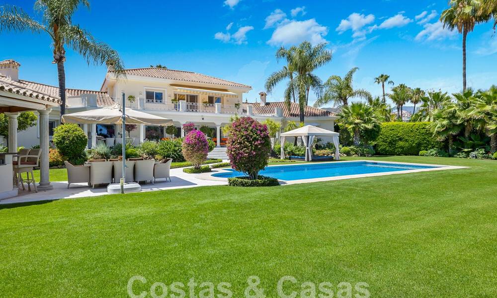 Villa mediterránea de lujo en venta con 6 dormitorios en un entorno privilegiado de golf en el valle de Nueva Andalucia, Marbella 53187