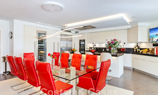 Villa mediterránea de lujo en venta con 6 dormitorios en un entorno privilegiado de golf en el valle de Nueva Andalucia, Marbella 53214 