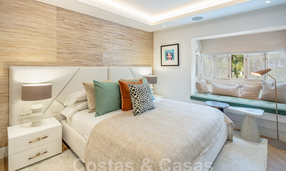 Ático superior en primera línea de playa en venta con vistas frontales al mar en Puente Romano en la Milla de Oro de Marbella 52901