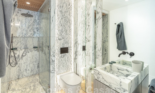 Ático superior en primera línea de playa en venta con vistas frontales al mar en Puente Romano en la Milla de Oro de Marbella 52903 