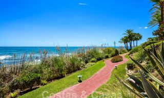 Ático superior en primera línea de playa en venta con vistas frontales al mar en Puente Romano en la Milla de Oro de Marbella 52909 