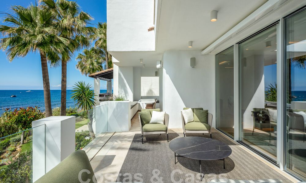 Ático superior en primera línea de playa en venta con vistas frontales al mar en Puente Romano en la Milla de Oro de Marbella 52914