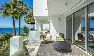 Ático superior en primera línea de playa en venta con vistas frontales al mar en Puente Romano en la Milla de Oro de Marbella 52914 